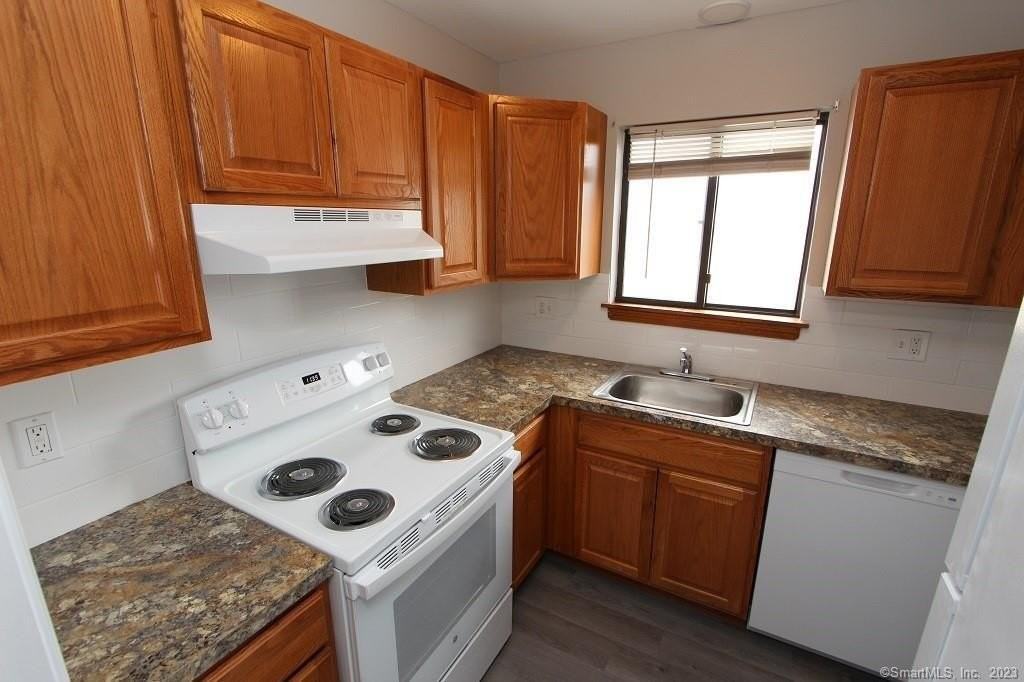 1400 Meriden Rd Apt 5-2 - Photo 5 of 21