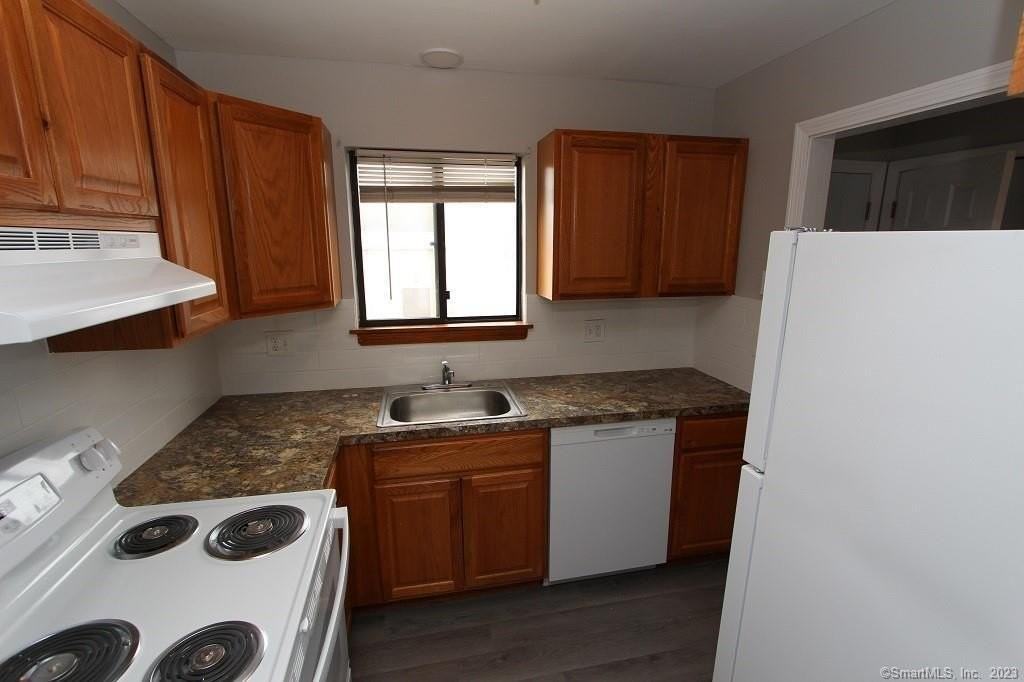 1400 Meriden Rd Apt 5-2 - Photo 7 of 21