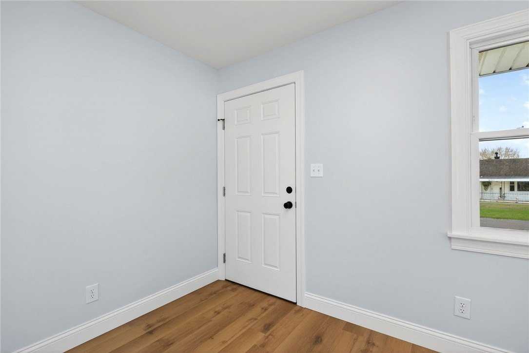 5345 Middlebury Rd - Photo 7 of 33