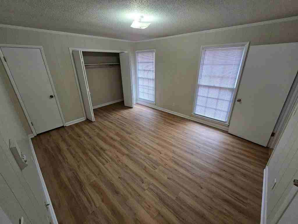 1011 Northfield Cir - Photo 2 of 10