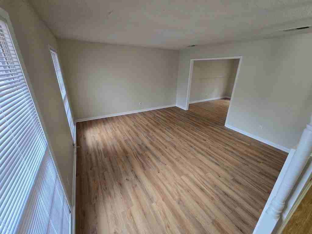 1011 Northfield Cir - Photo 4 of 10