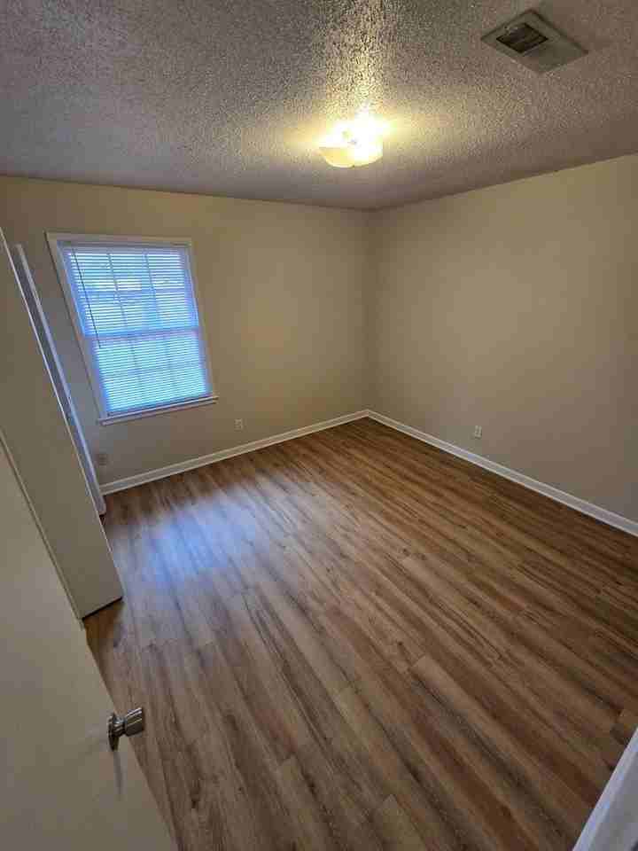 1011 Northfield Cir - Photo 6 of 10
