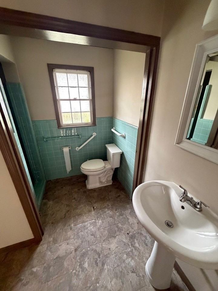 1422 Westgate Pkwy - Photo 3 of 7