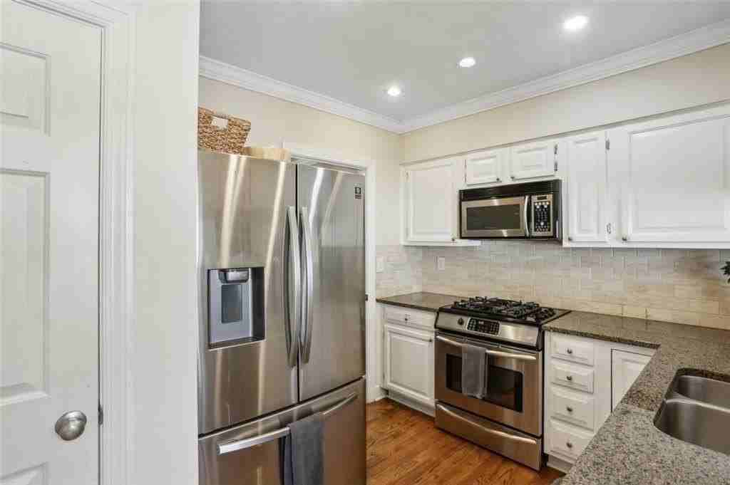 3873 Roswell Rd Ne Apt 8 - Photo 7 of 20