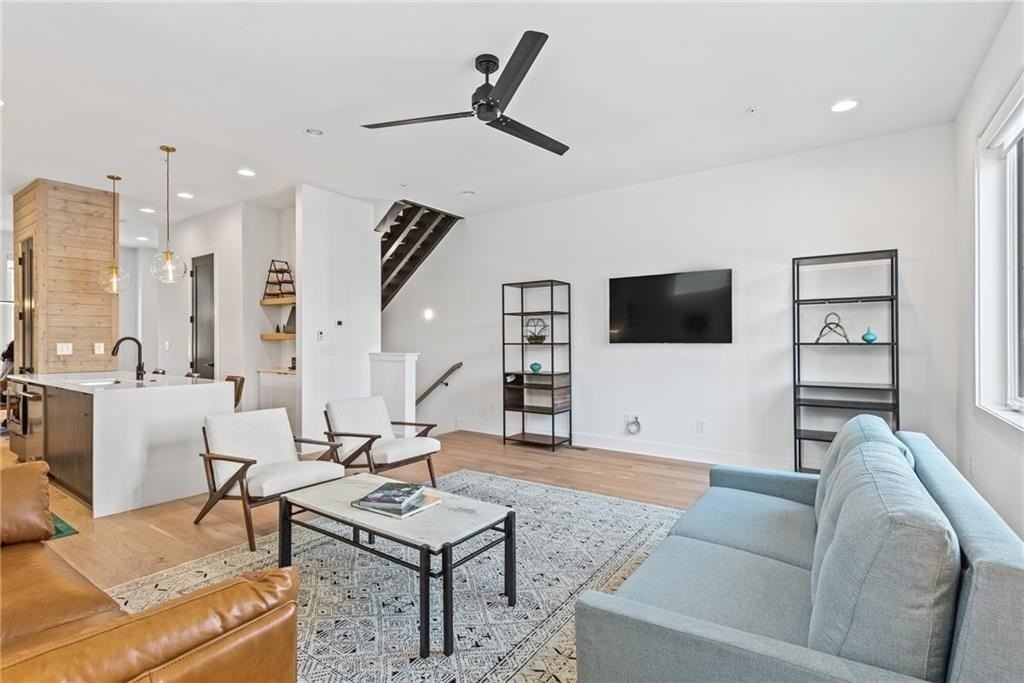 2424 Memorial Dr Se Unit 4 - Photo 5 of 31