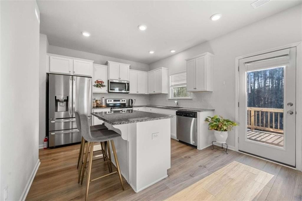 925 Lakehaven Ln - Photo 4 of 26