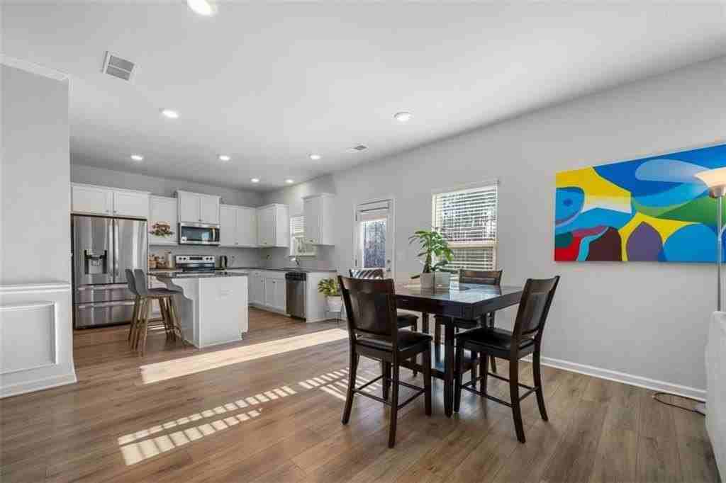 925 Lakehaven Ln - Photo 7 of 26