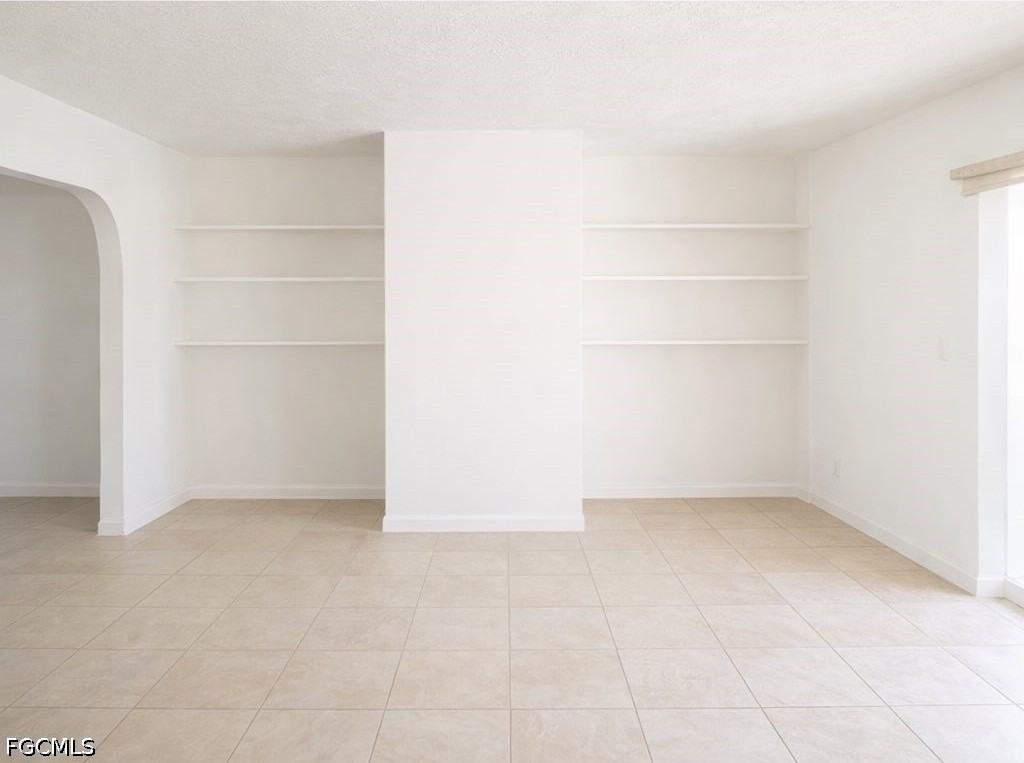 922 Se 26th Ter - Photo 4 of 13