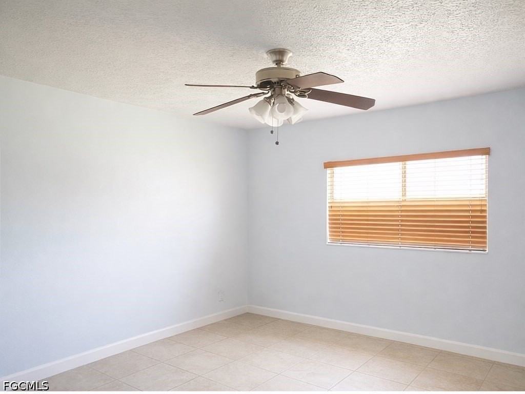 922 Se 26th Ter - Photo 6 of 13