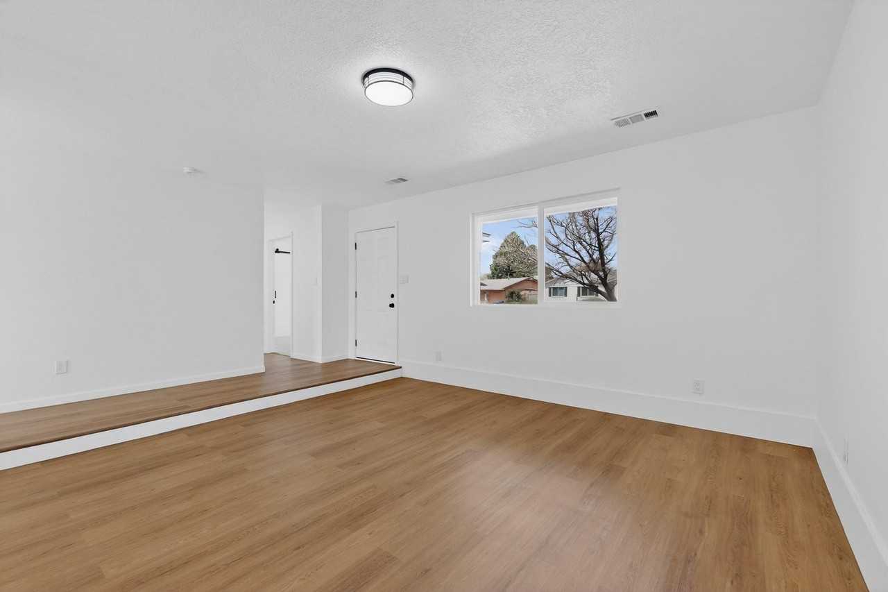 12008 Golden Gate Ave Ne - Photo 7 of 41