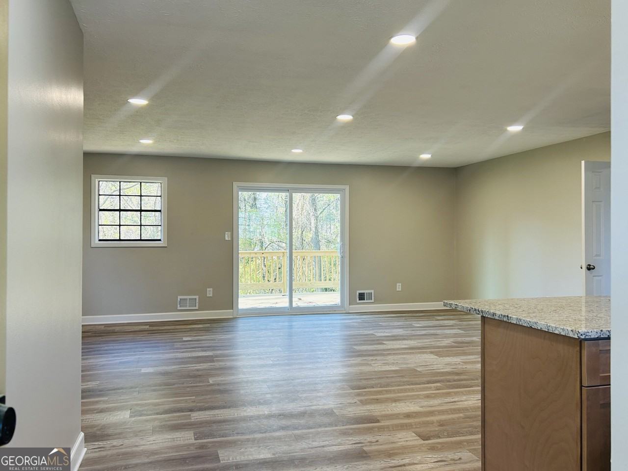 6165 Radford Dr - Photo 5 of 31