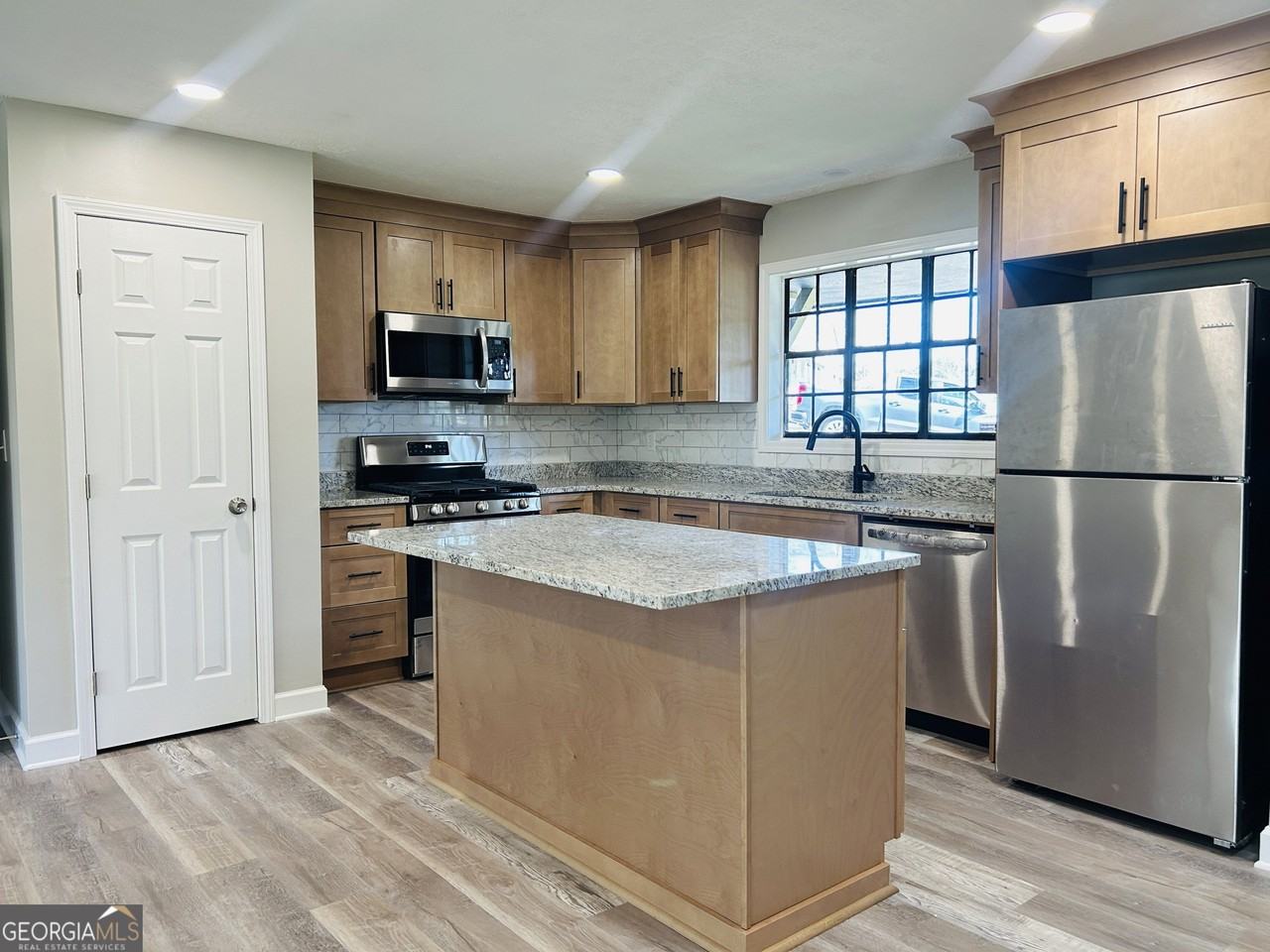 6165 Radford Dr - Photo 6 of 31