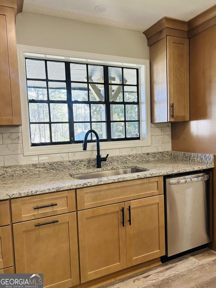 6165 Radford Dr - Photo 7 of 31