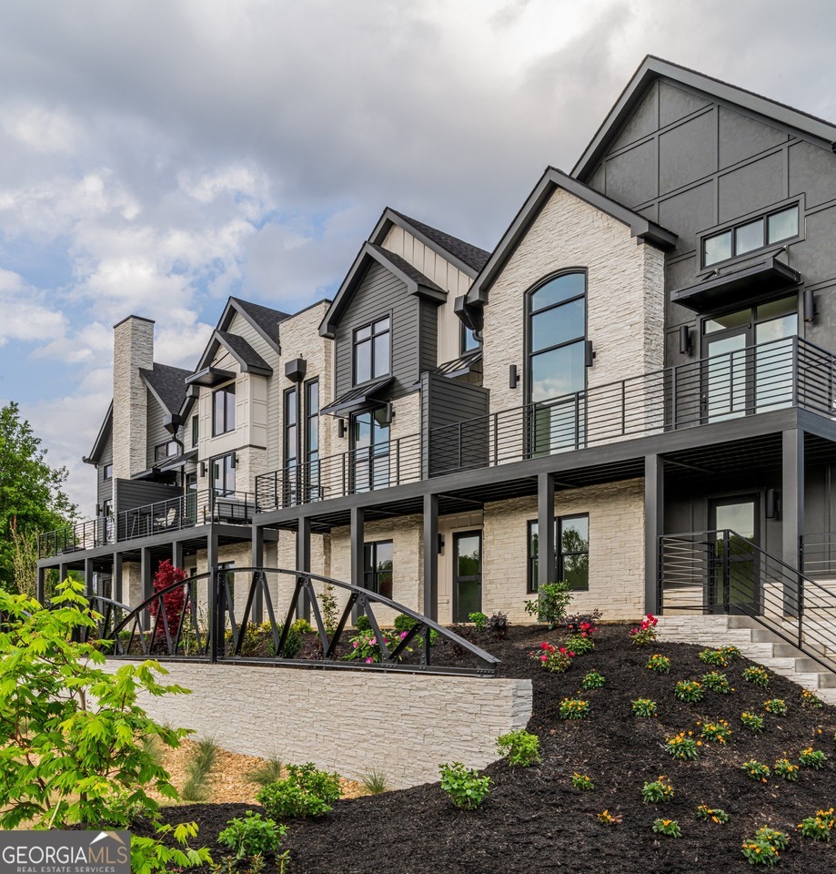 1281 E Main St Unit 3 - Photo 2 of 22