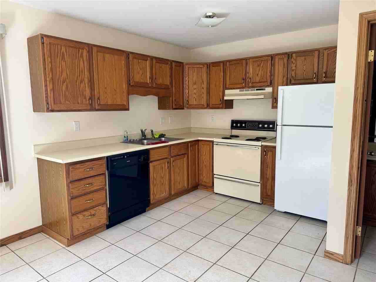 4032 Canterbury Dr - Photo 2 of 13