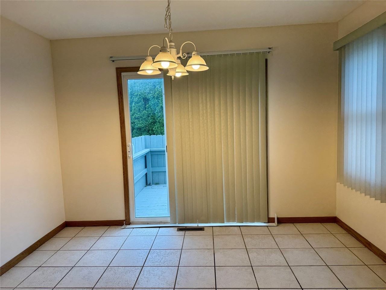 4032 Canterbury Dr - Photo 4 of 13