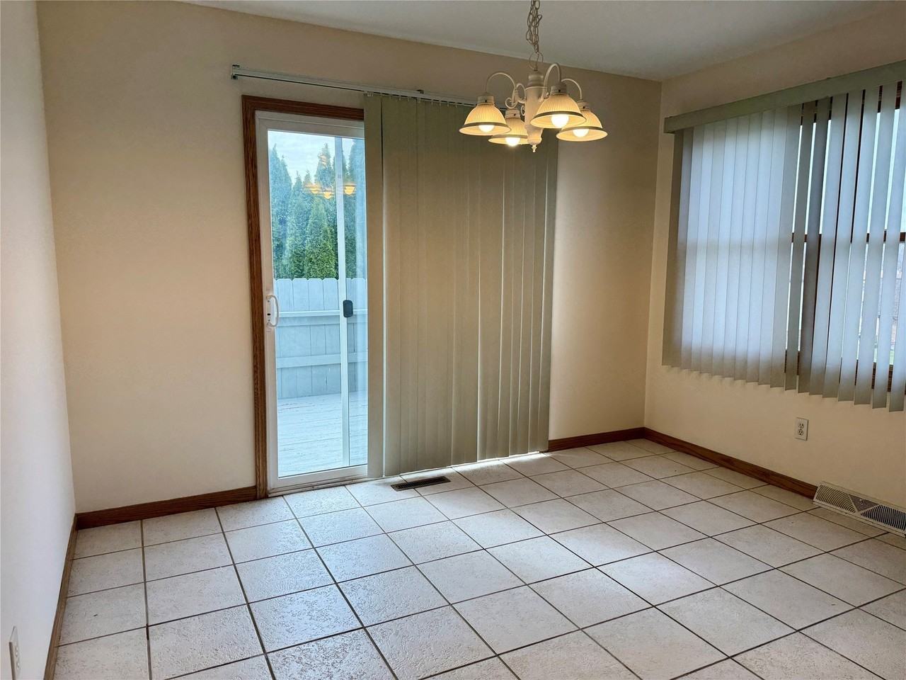 4032 Canterbury Dr - Photo 5 of 13