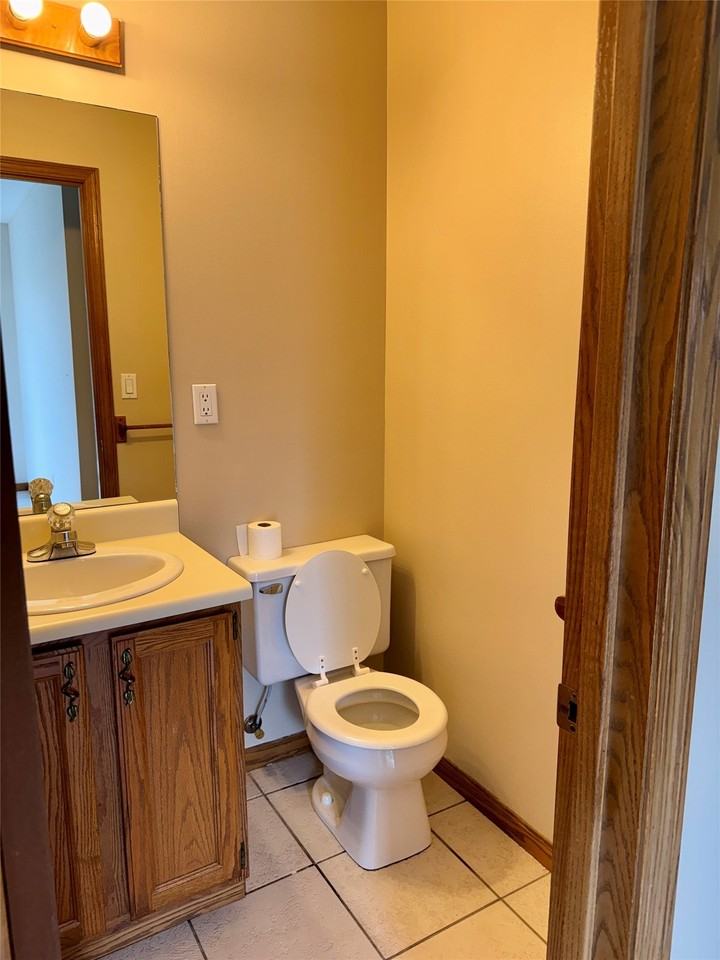 4032 Canterbury Dr - Photo 7 of 13