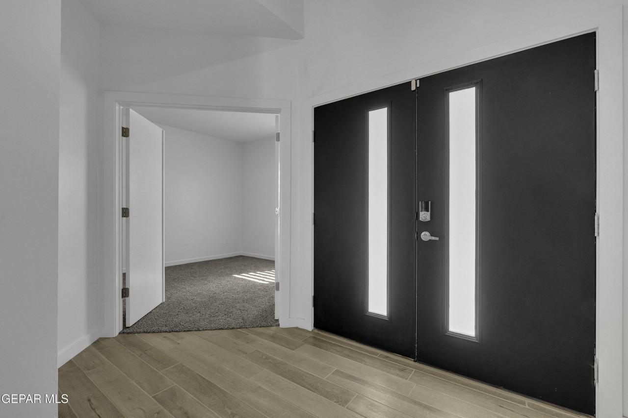 12713 Captian Claudia Ct - Photo 4 of 50