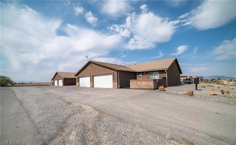 2081 E Ambush St #4 - Photo 2 of 18