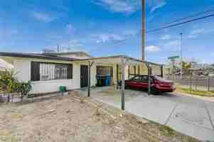 featured image of 893 W Bartlett Ave