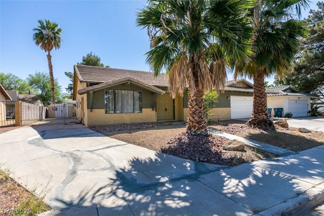 3221 E Rochelle Ave - Photo 2 of 37