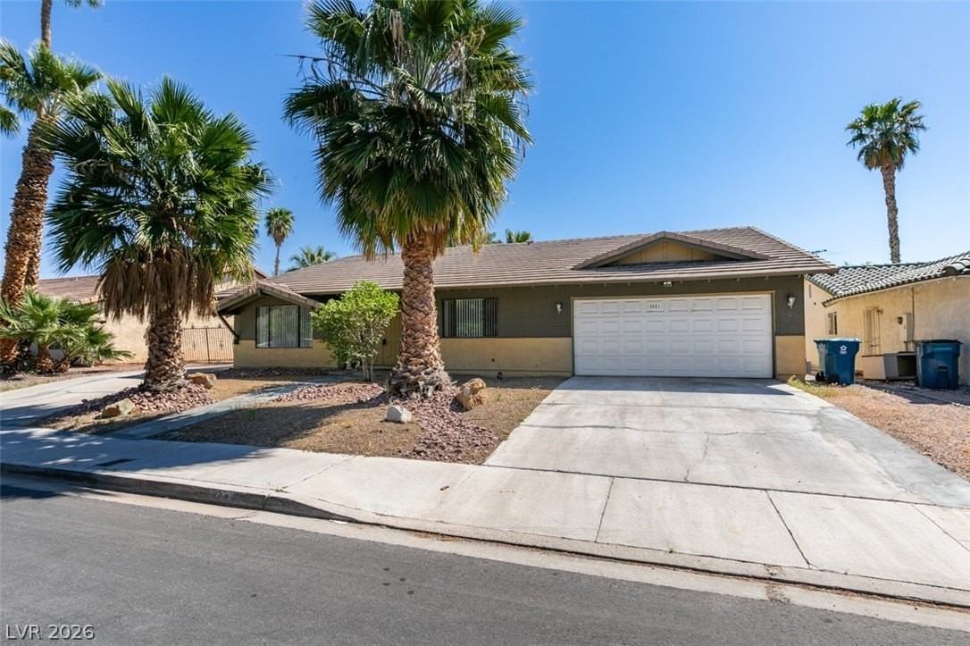 3221 E Rochelle Ave - Photo 3 of 37