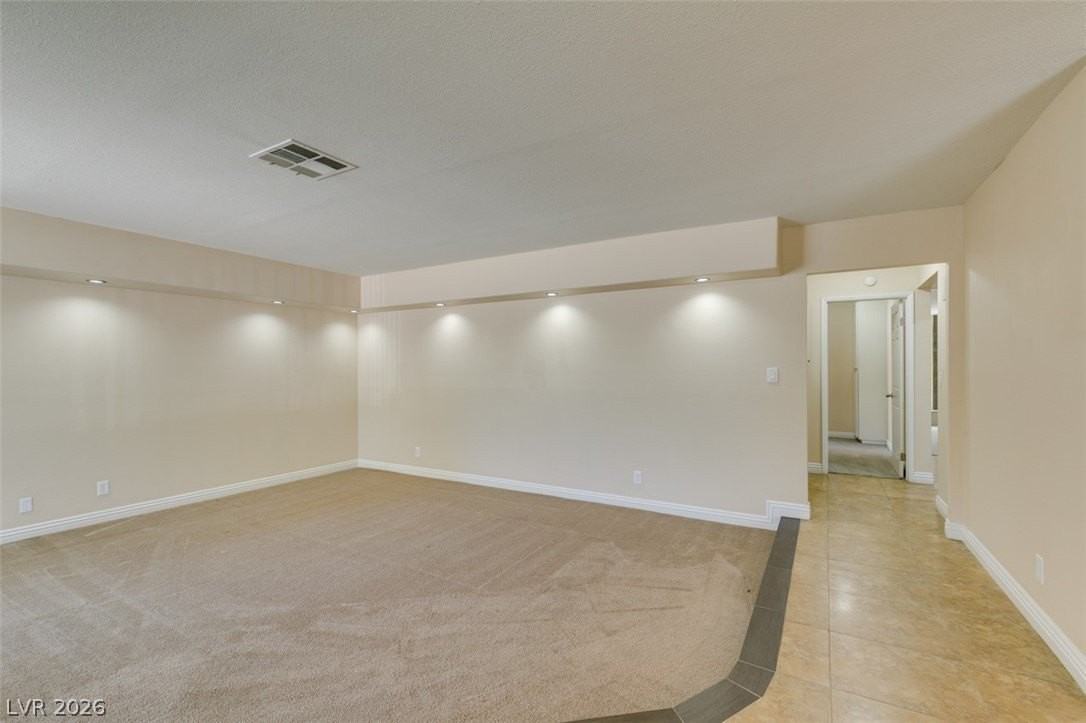 3221 E Rochelle Ave - Photo 4 of 37