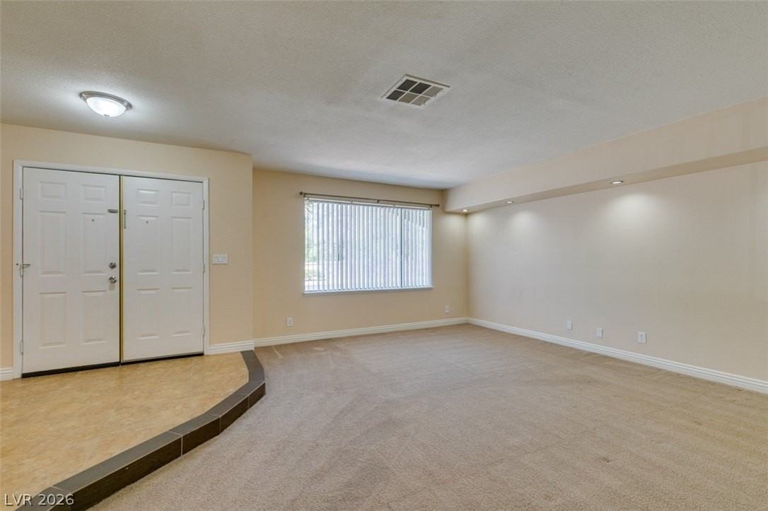 3221 E Rochelle Ave - Photo 6 of 37