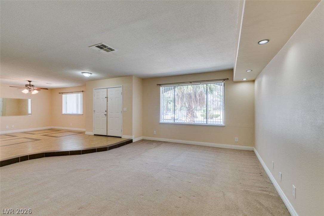 3221 E Rochelle Ave - Photo 7 of 37