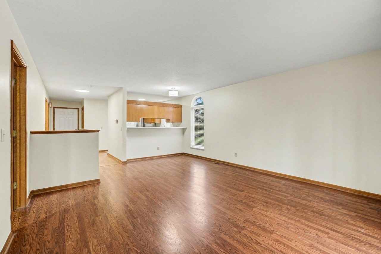 6065 Fairgrove St - Photo 3 of 20