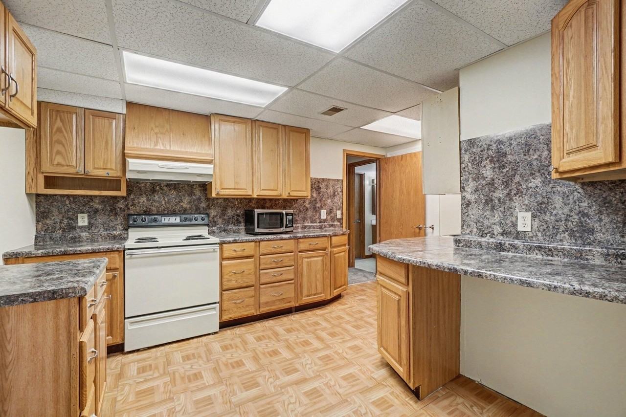 6065 Fairgrove St - Photo 5 of 20