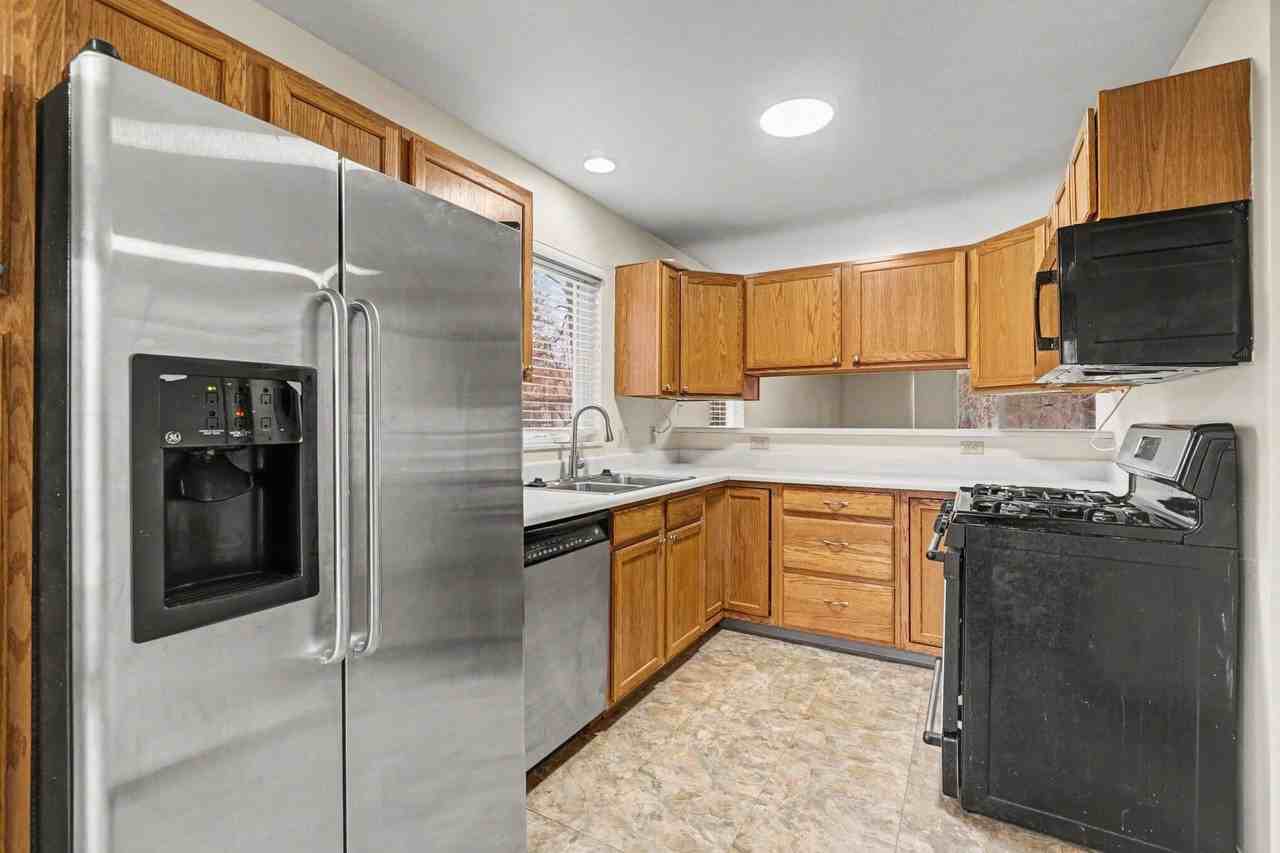 6065 Fairgrove St - Photo 7 of 20