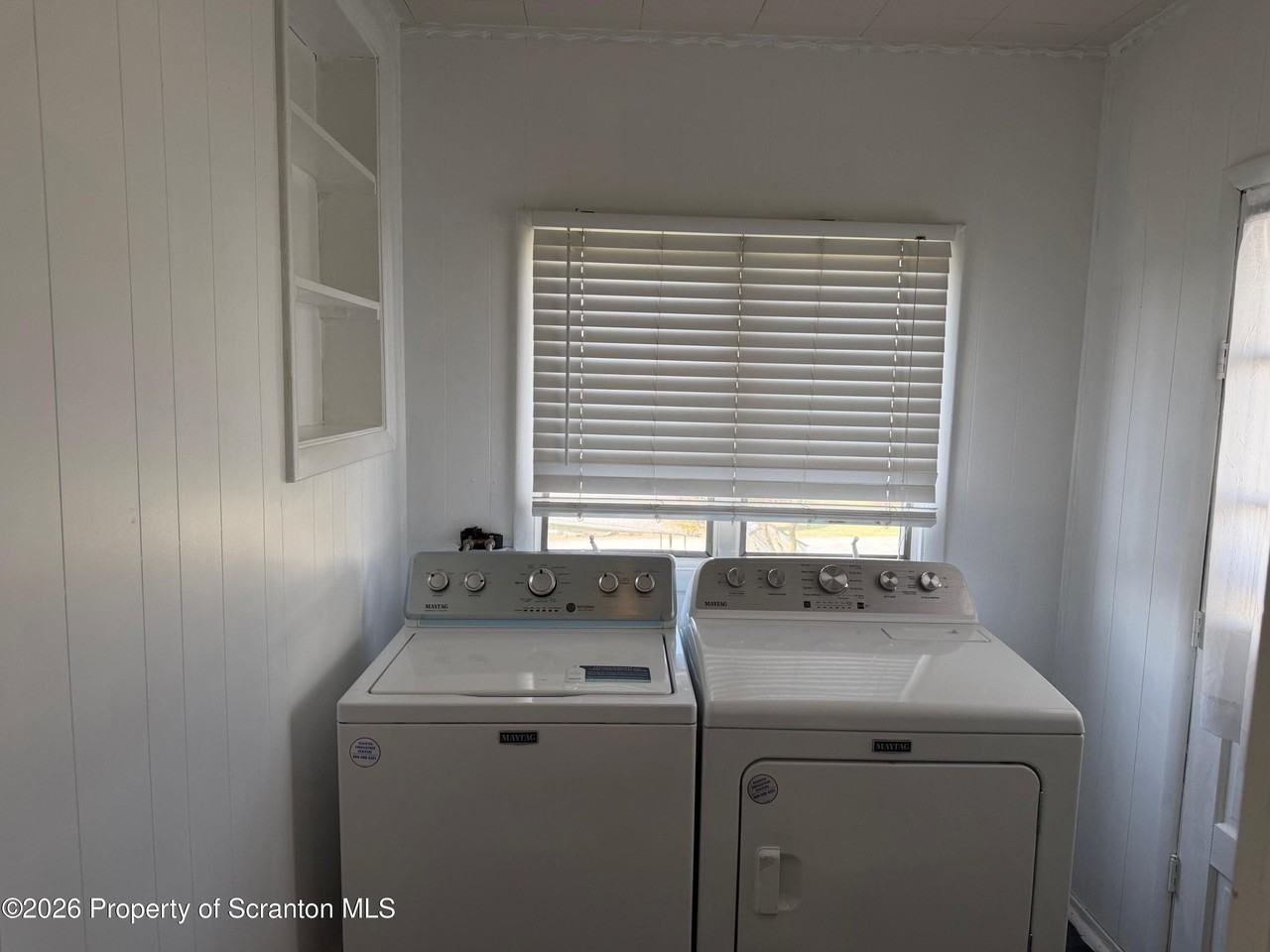 420 Smith St Apt 1st - Photo 5 of 8