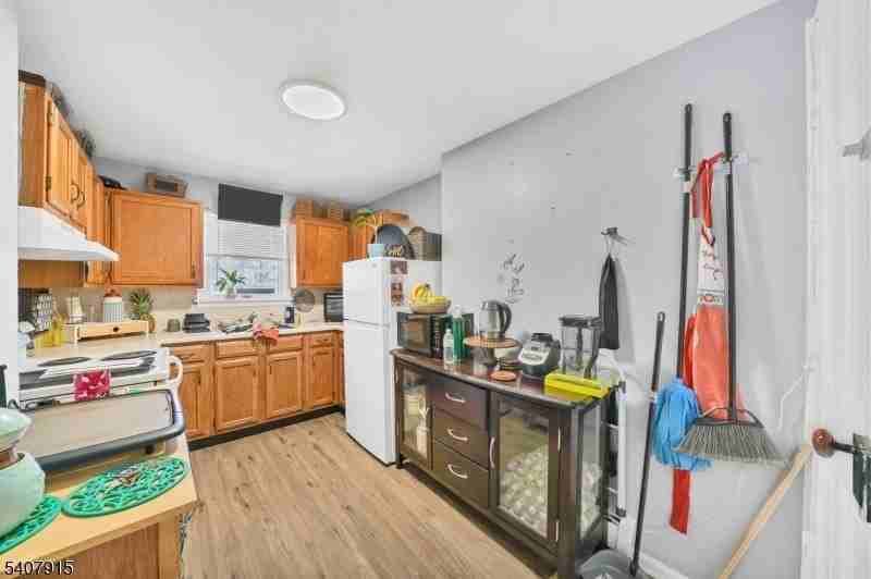 137 Belvidere Ave - Photo 3 of 6