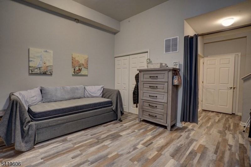 119 Conover Ter - Photo 4 of 7