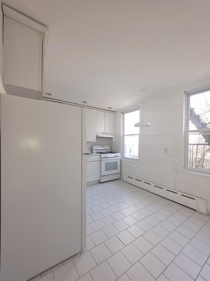 10 66th St #2B - Photo 5 of 13