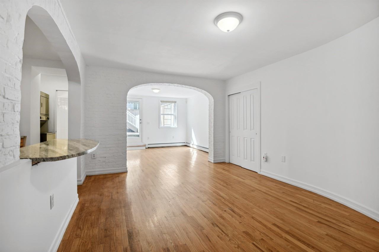 113 Sussex St #GRDN - Photo 2 of 15