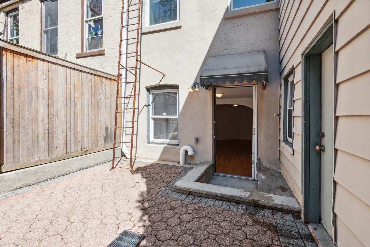 113 Sussex St #GRDN - Photo 4 of 15