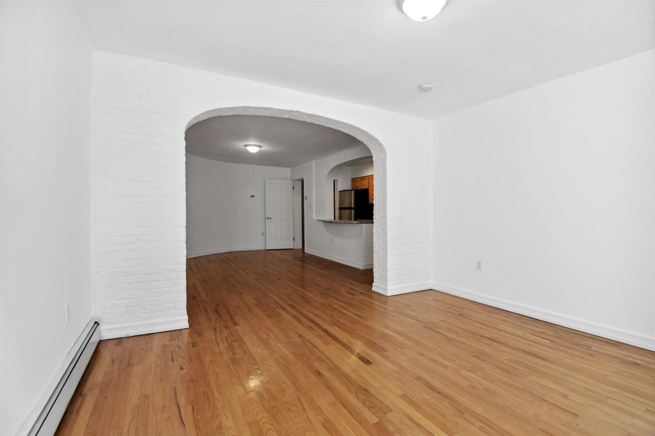 113 Sussex St #GRDN - Photo 5 of 15