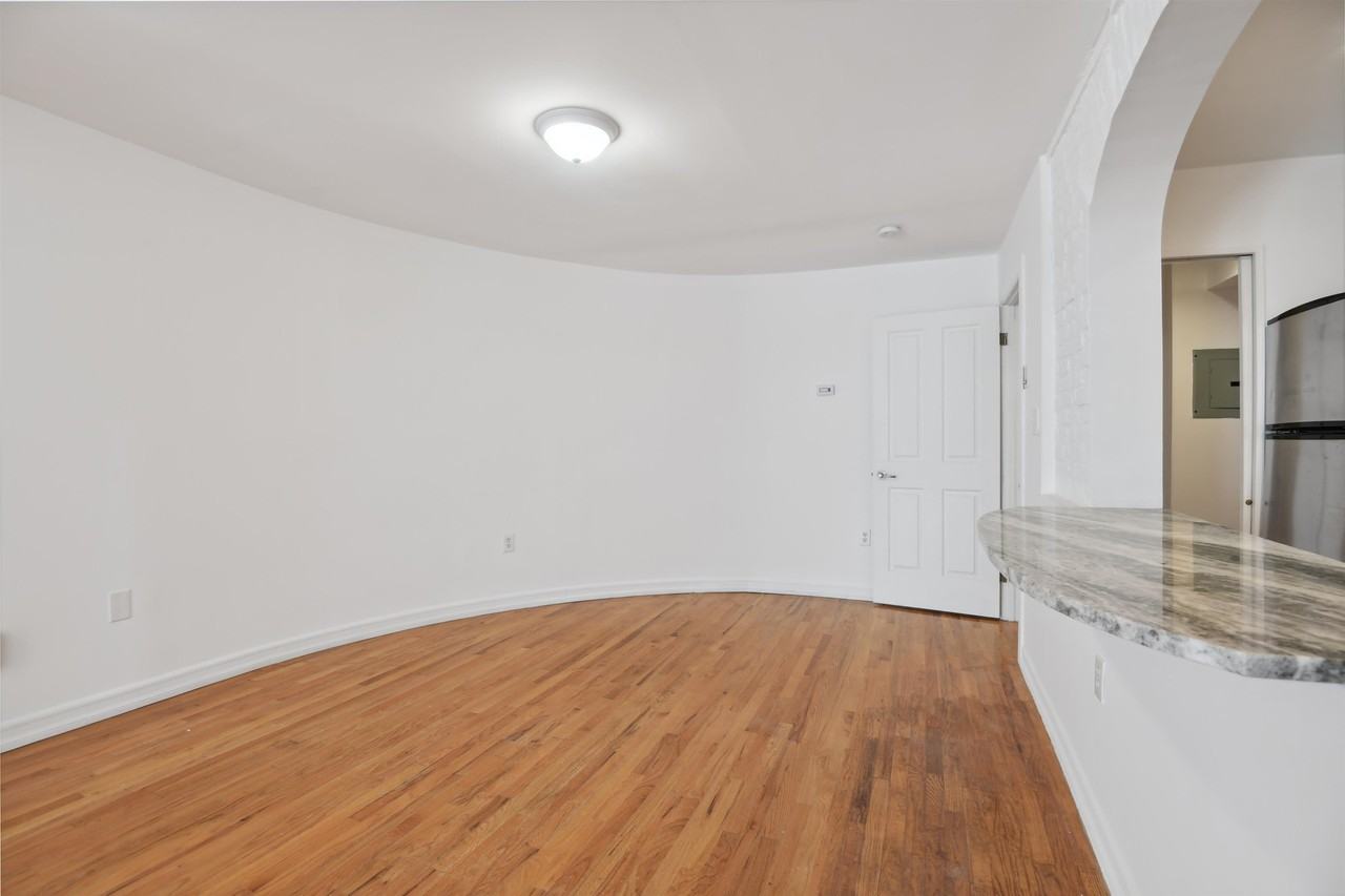 113 Sussex St #GRDN - Photo 6 of 15