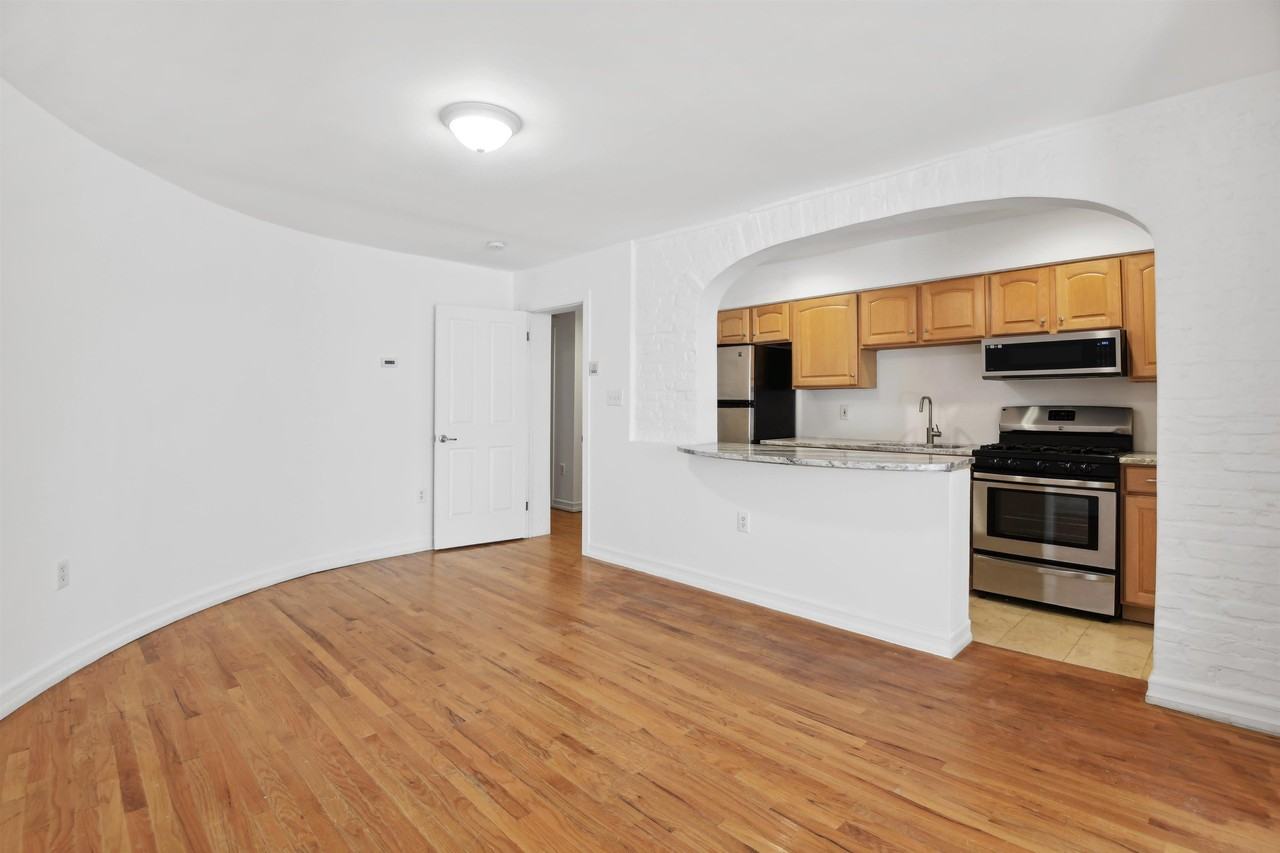 113 Sussex St #GRDN - Photo 7 of 15