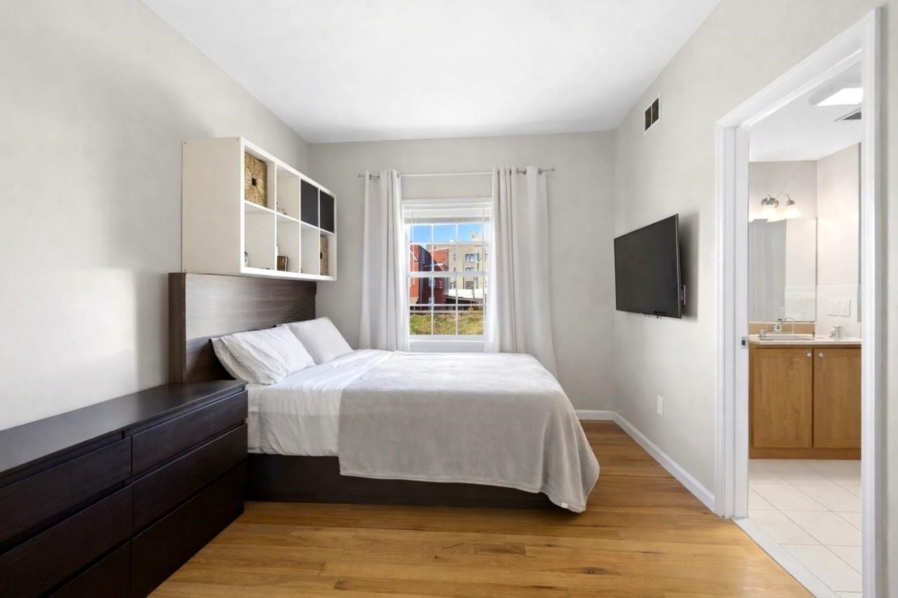 612 12th St #4 - Photo 4 of 11