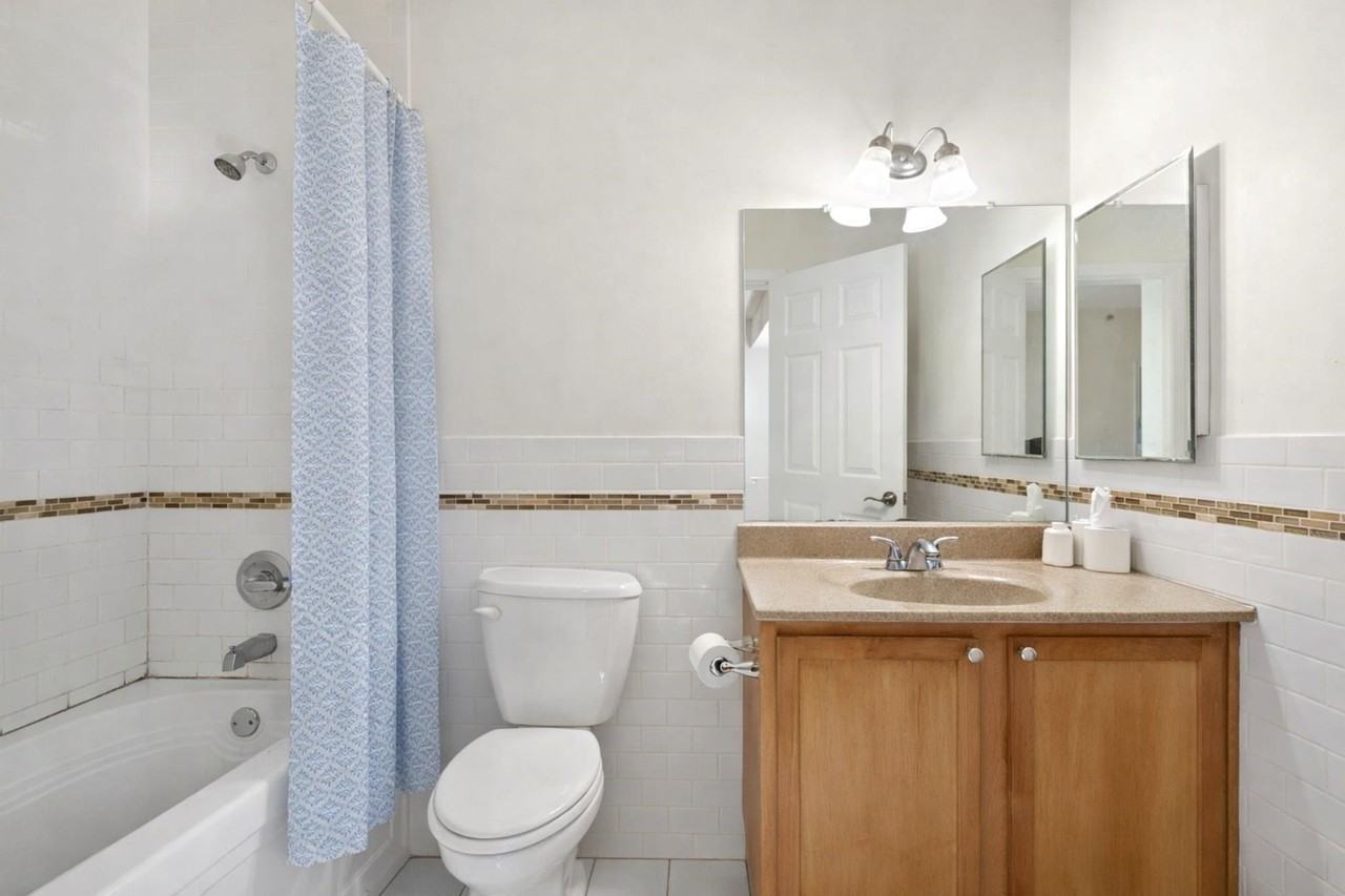 612 12th St #4 - Photo 7 of 11