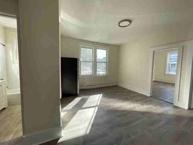 310 Danforth Ave #1R - Photo 7 of 10