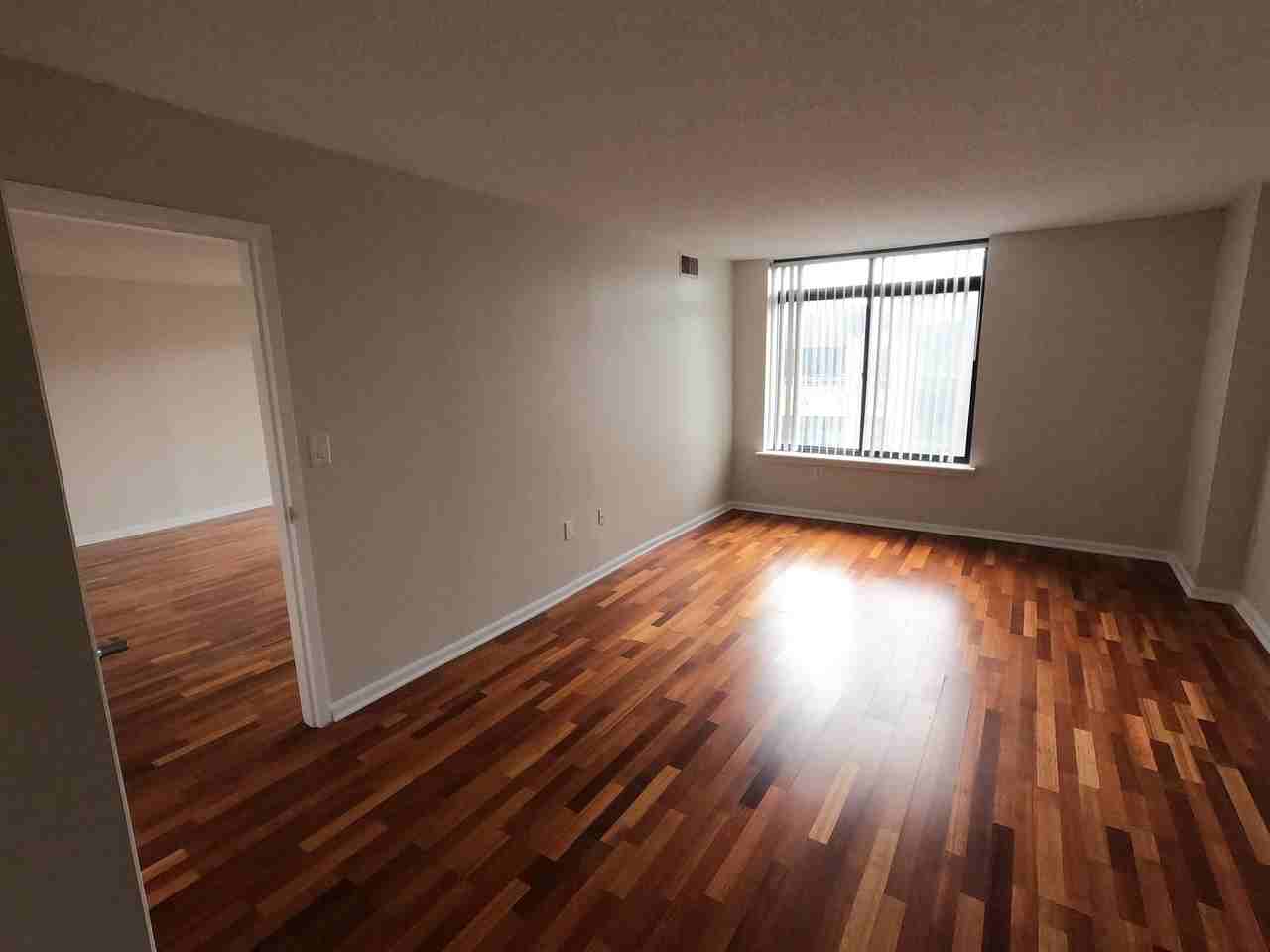 700 1st St #5G - Photo 4 of 6