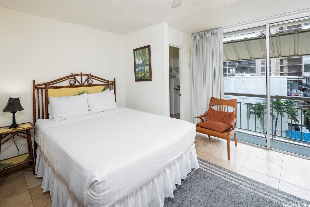 240 Liliuokalani Ave Apt 301 - Photo 4 of 11