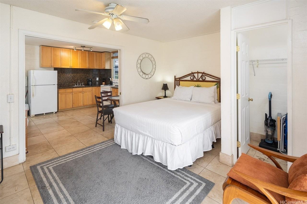 240 Liliuokalani Ave Apt 301 - Photo 6 of 11