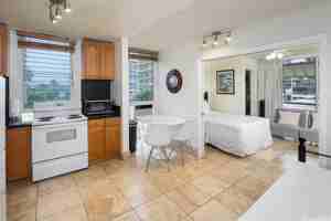 featured image of 240 Liliuokalani Ave Apt 401