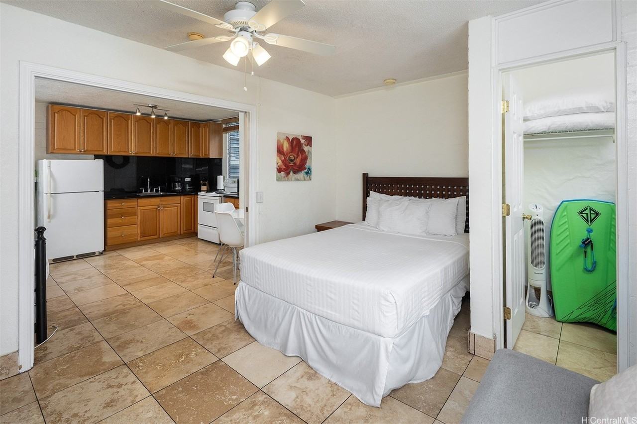 240 Liliuokalani Ave Apt 401 - Photo 6 of 11